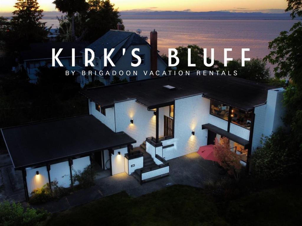 uma representação de uma casa com as palavras kips azul em PA Kirks Bluff em Port Angeles