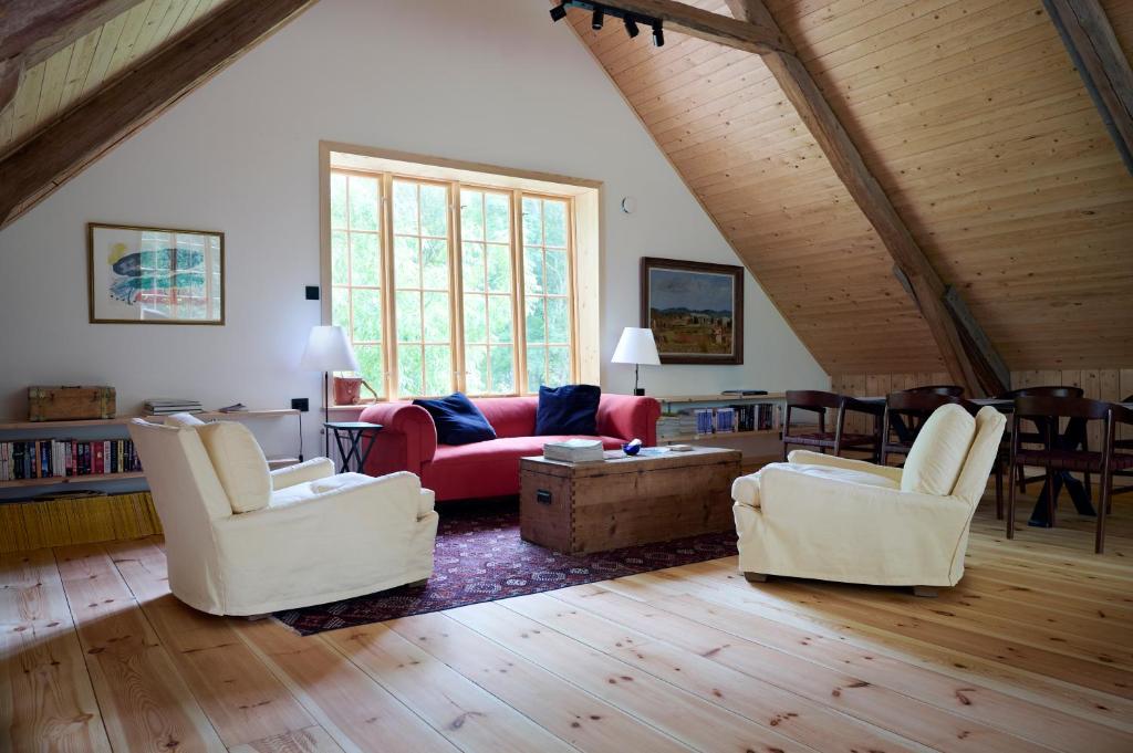 Spectacular 6-bed house in beautiful manor park - Huis Met Drie Slaapkamers
