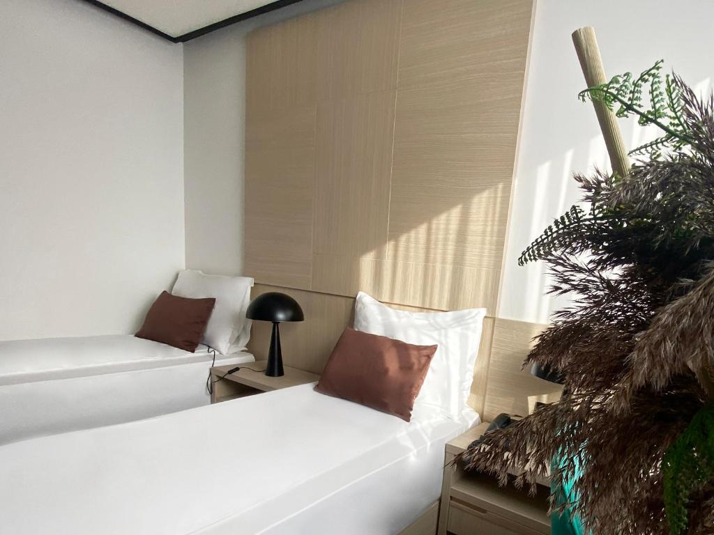 Uma cama ou camas num quarto em Hotel Boss