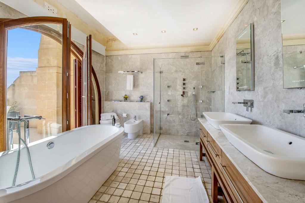 Koupelna v ubytování The Almonds Luxury Villa