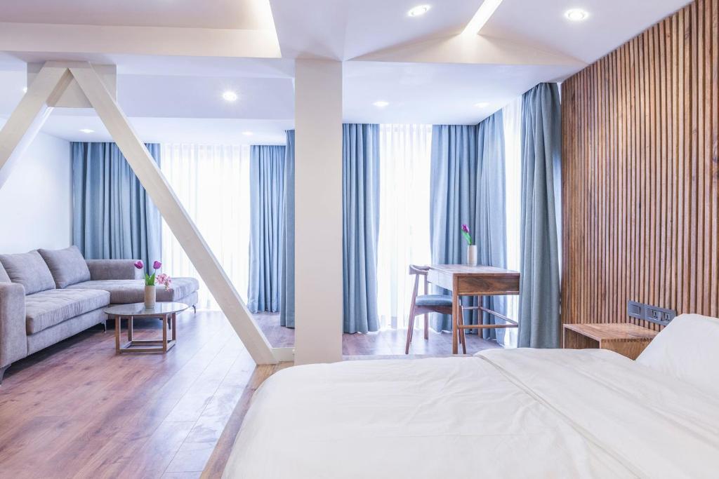 Postel nebo postele na pokoji v ubytování 9ine Thamel Hotel