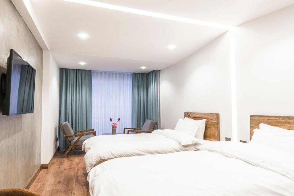 Postel nebo postele na pokoji v ubytování 9ine Thamel Hotel