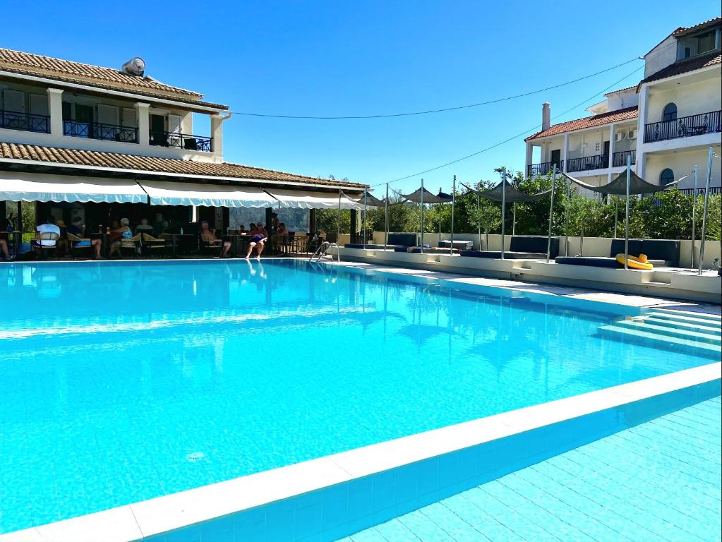 Bazén v ubytování IONIAN SUITES by Bruskos nebo v jeho okolí