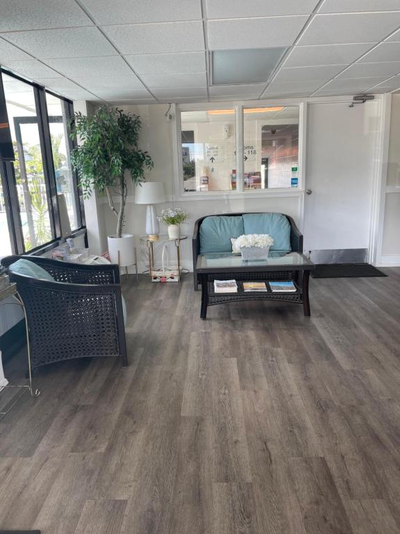 Posezení v ubytování Fenwick Islander Motel