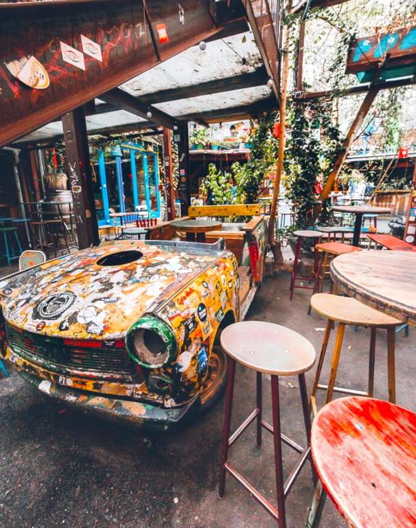 Reštaurácia alebo iné gastronomické zariadenie v ubytovaní Downtown Greenie Home