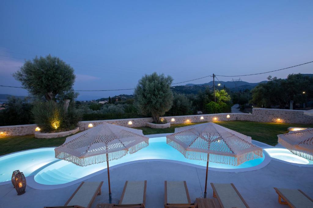 Bazén v ubytovaní Luxury Villa Happynest alebo v jeho blízkosti