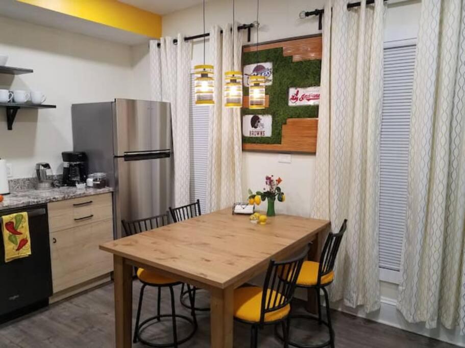 Super Close to Hot Spots in Ohio City, Cleveland - Appartement D'une Chambre