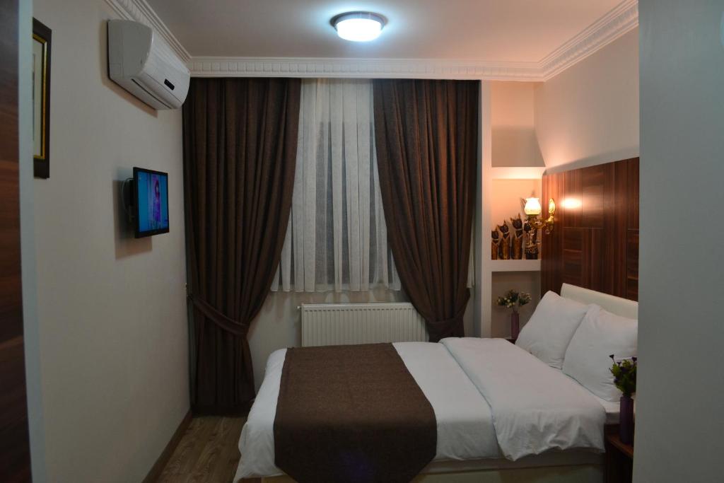 a hotel room with a bed and a window at New Fatih Hotel in Istanbul