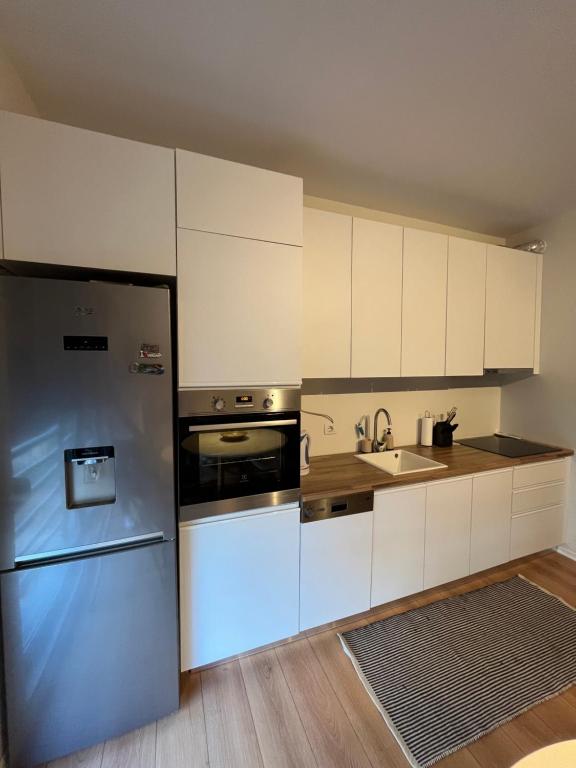 Comfy condo 6 minutes from downtown & Free Parking - Imazhi 4