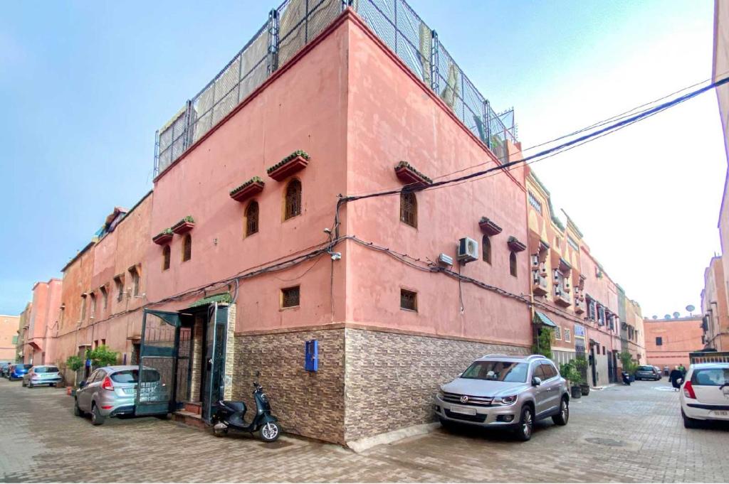 Cartierul din jurul sau un cartier din apropierea acestui riad