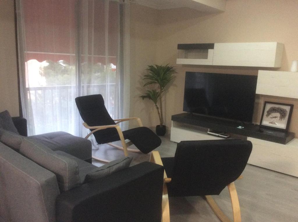 TV a/nebo společenská místnost v ubytování Precioso duplex con piscina y parking