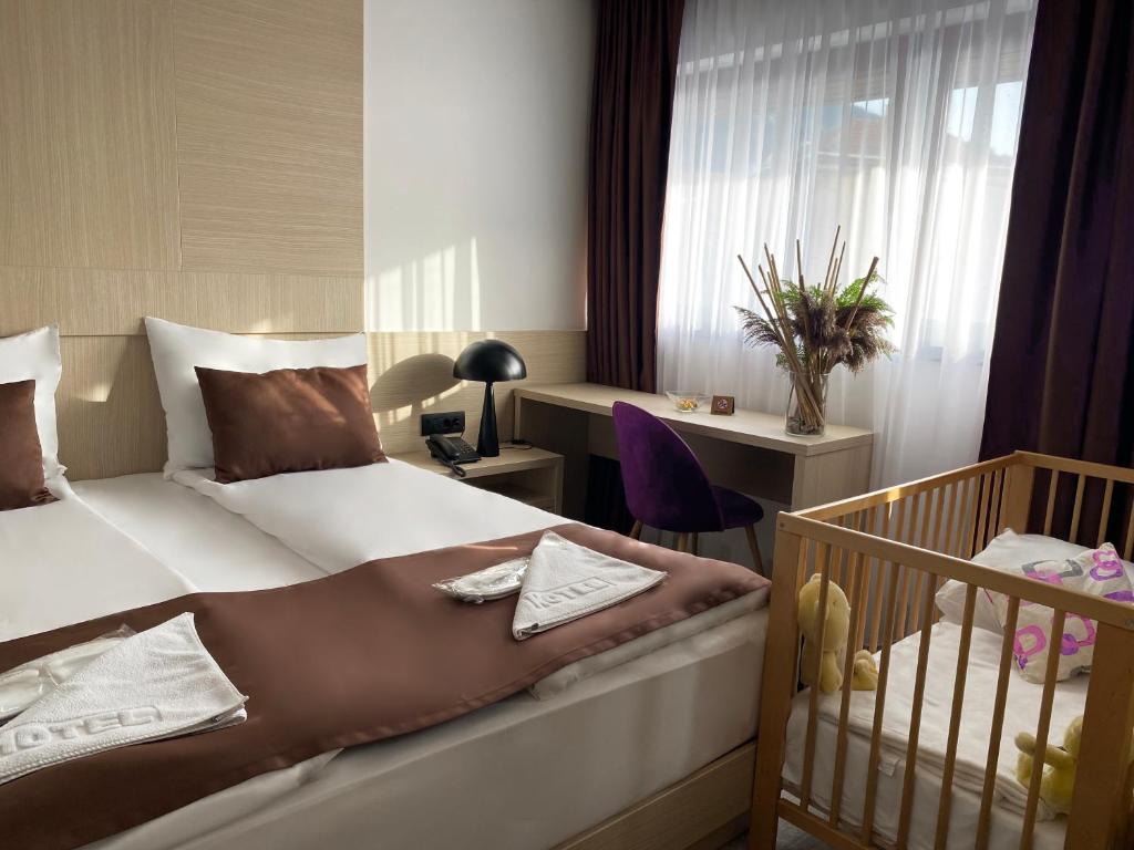 Hotel Boss - Deluxe Quadruple Room