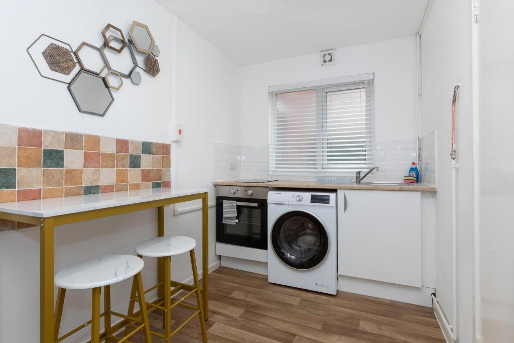 1 Bedroom Apartment with Free Parking, Weymouth Updated 2024 Prices