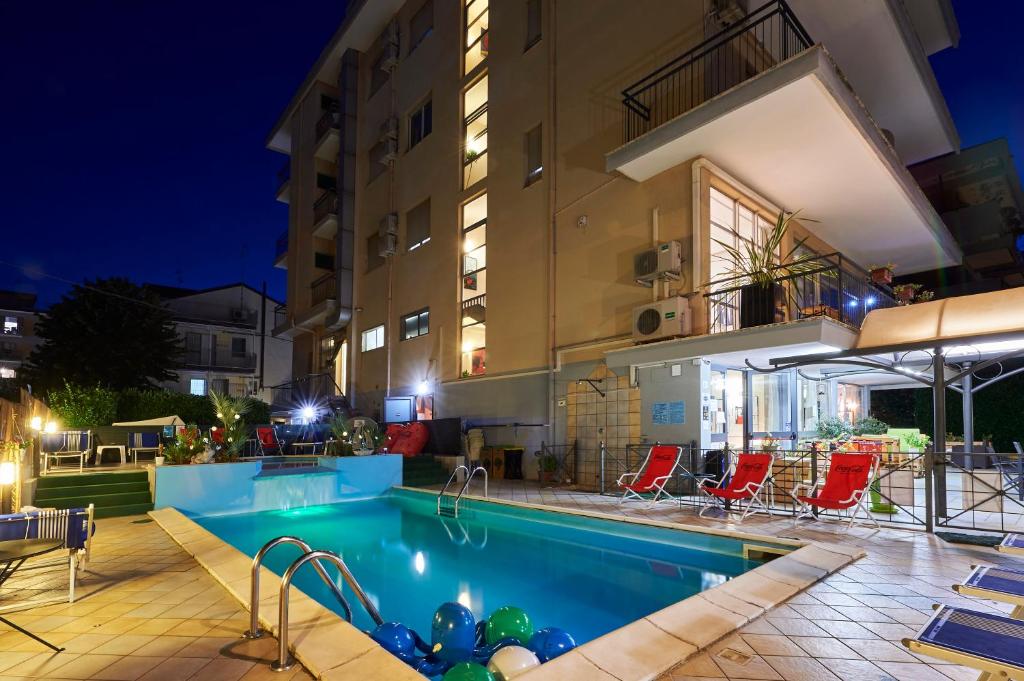 Bazén v ubytování Hotel A Casa Nostra nebo v jeho okolí