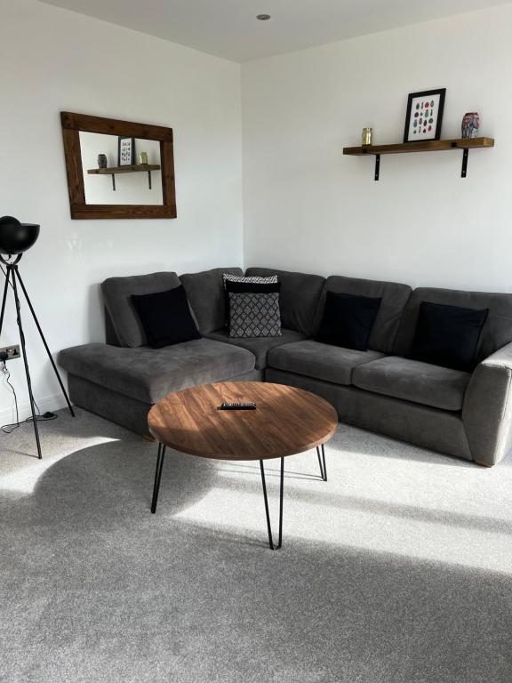 Posezení v ubytování Beautiful 2 bedroom with patio and amazing views