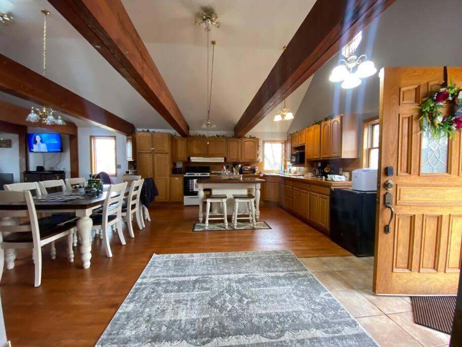 Vacation Home Mama Jens River Cabin Getaway in central Nebraska, Wood