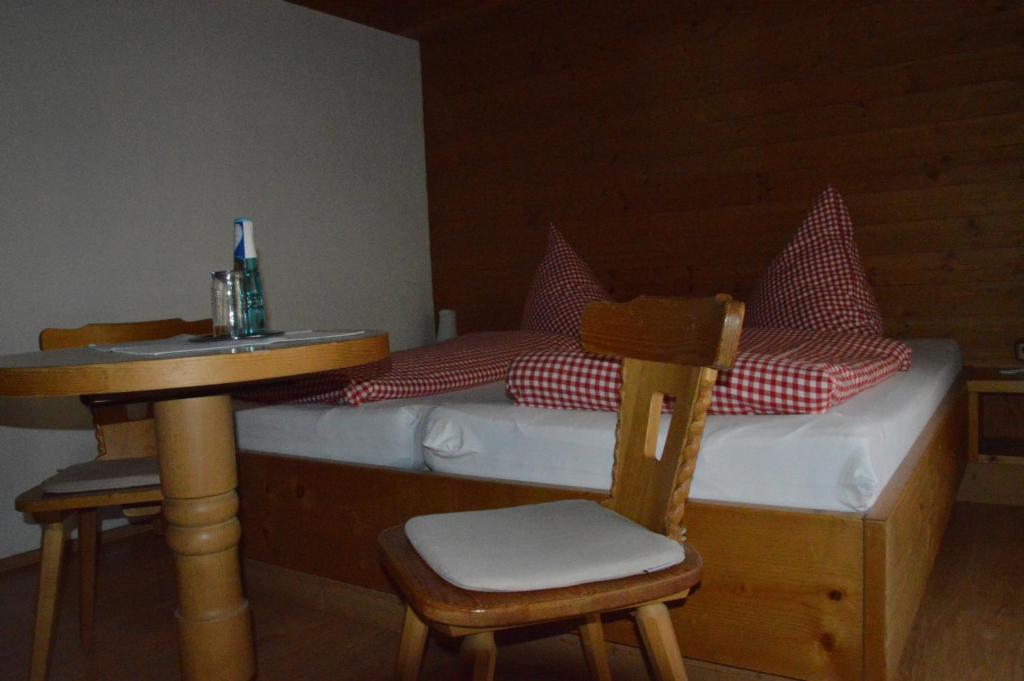 Postel nebo postele na pokoji v ubytování Pension Sonnalp