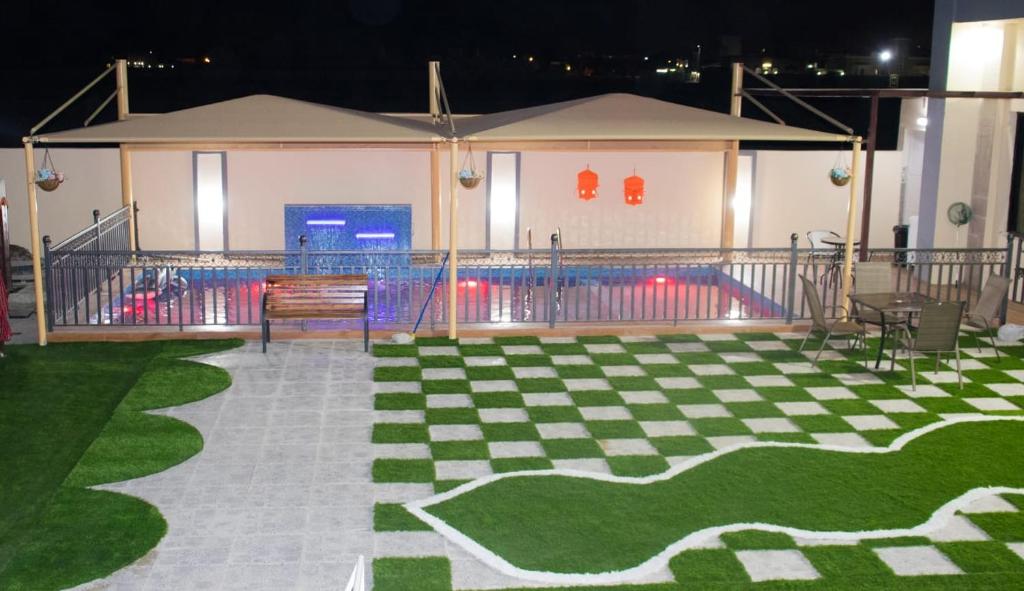 Kolam renang di atau dekat dengan استراحة مارينا ضباب marina dibab guste house