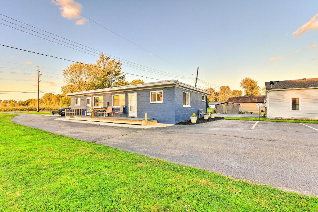 Cozy Pearl Beach Apartment with River Views!, Algonac, USA