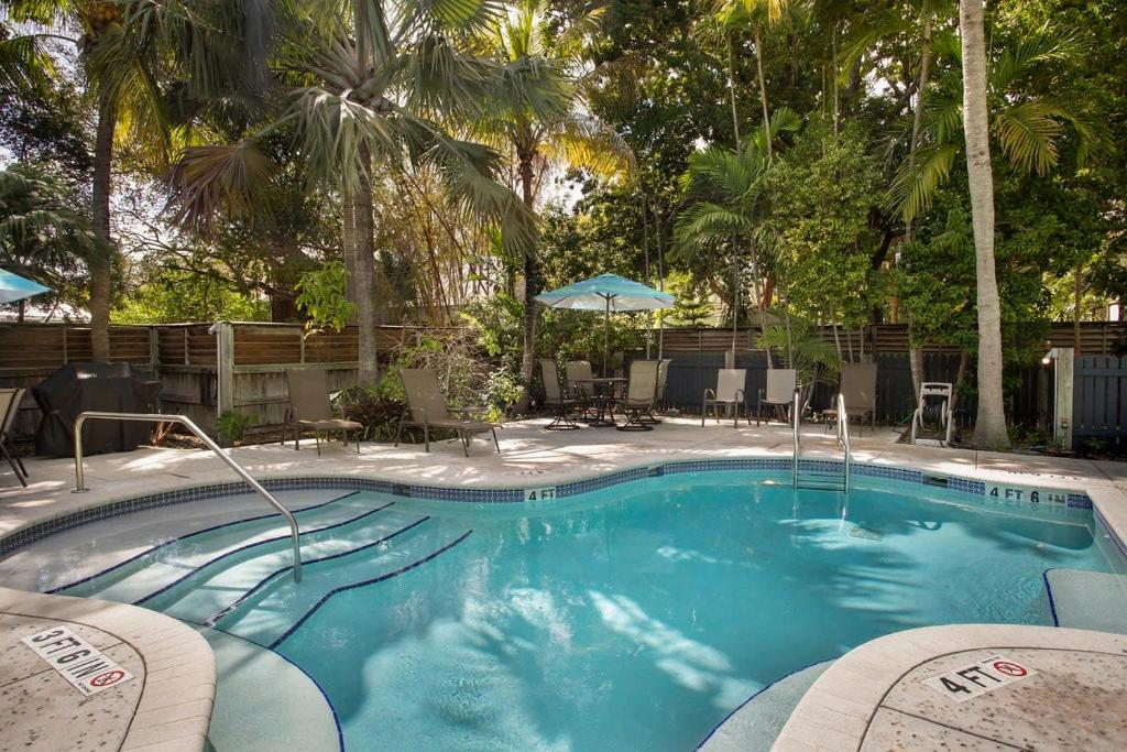 Πισίνα στο ή κοντά στο Two Duval Street Condos w parking and pool