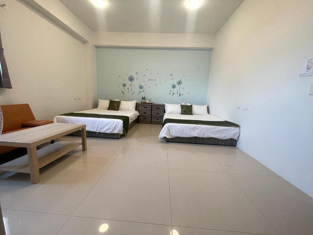 Postel nebo postele na pokoji v ubytování Dandelion Manor