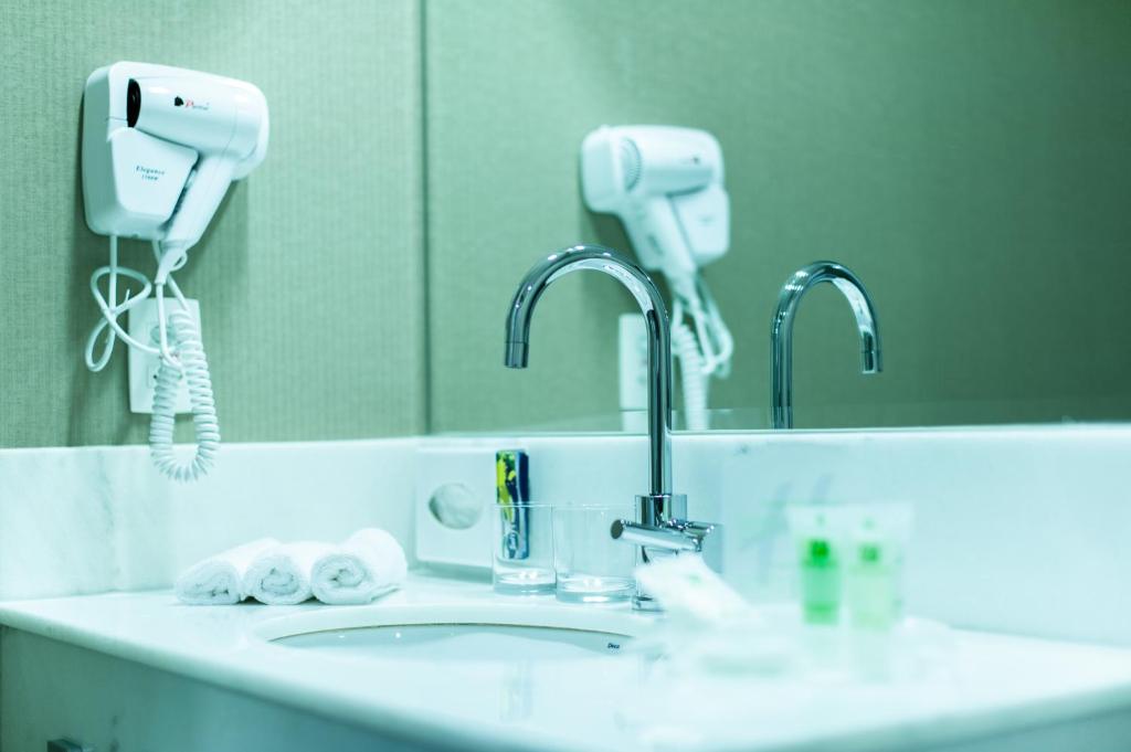 Um banheiro em Holiday Inn Belo Horizonte Savassi by IHG