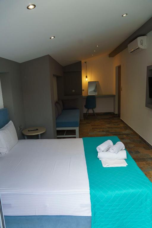 Zinozis Beach Apartments - 18