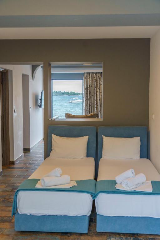 Zinozis Beach Apartments - 19