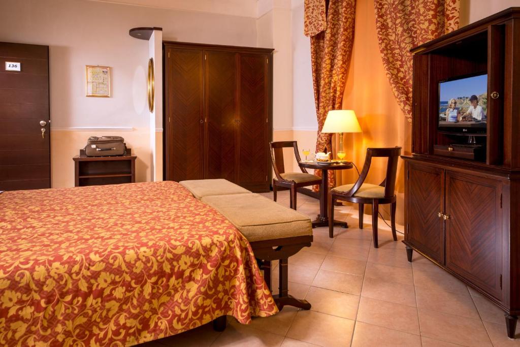 Postel nebo postele na pokoji v ubytování Hotel Nizza