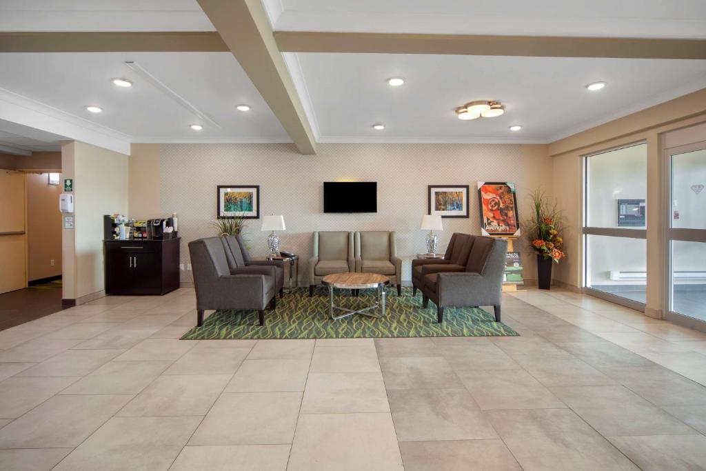 TV a/nebo společenská místnost v ubytování Best Western PLUS Fort Saskatchewan Inn & Suites
