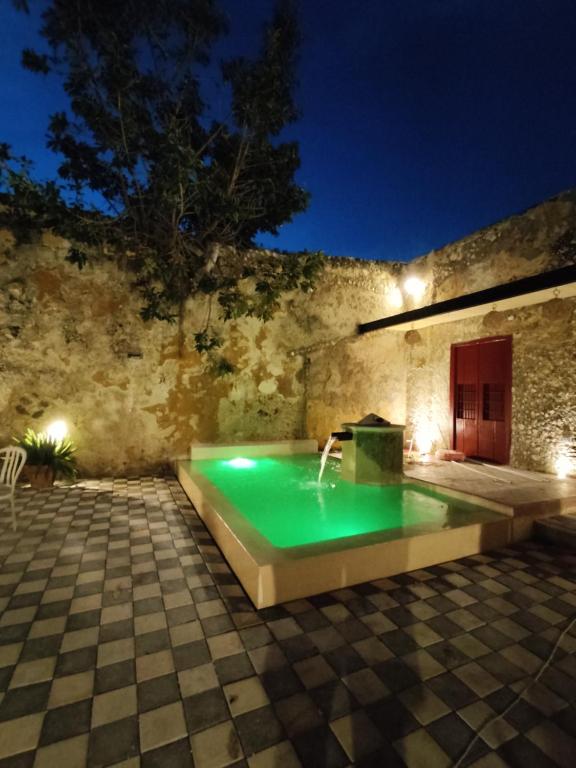 Bazén v ubytování MELISA HOSTAL nebo v jeho okolí