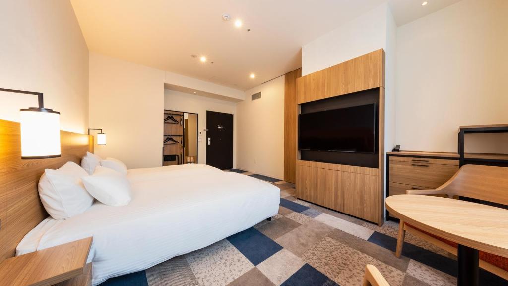 TV a/nebo společenská místnost v ubytování JR East Hotel Mets Premier Yokohama Sakuragicho