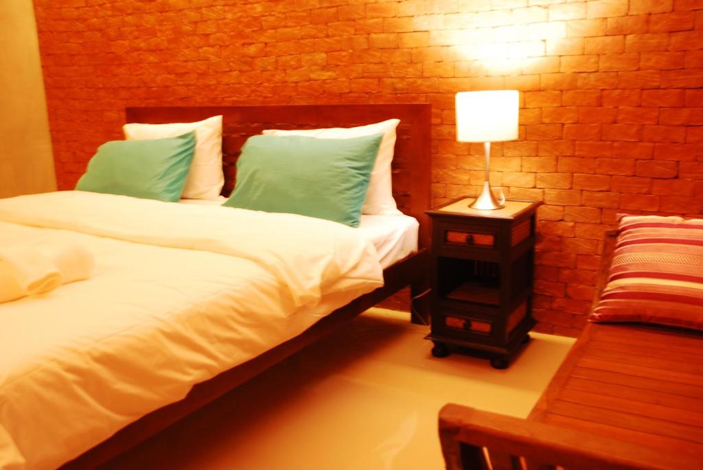 The White Elephant Home - 7