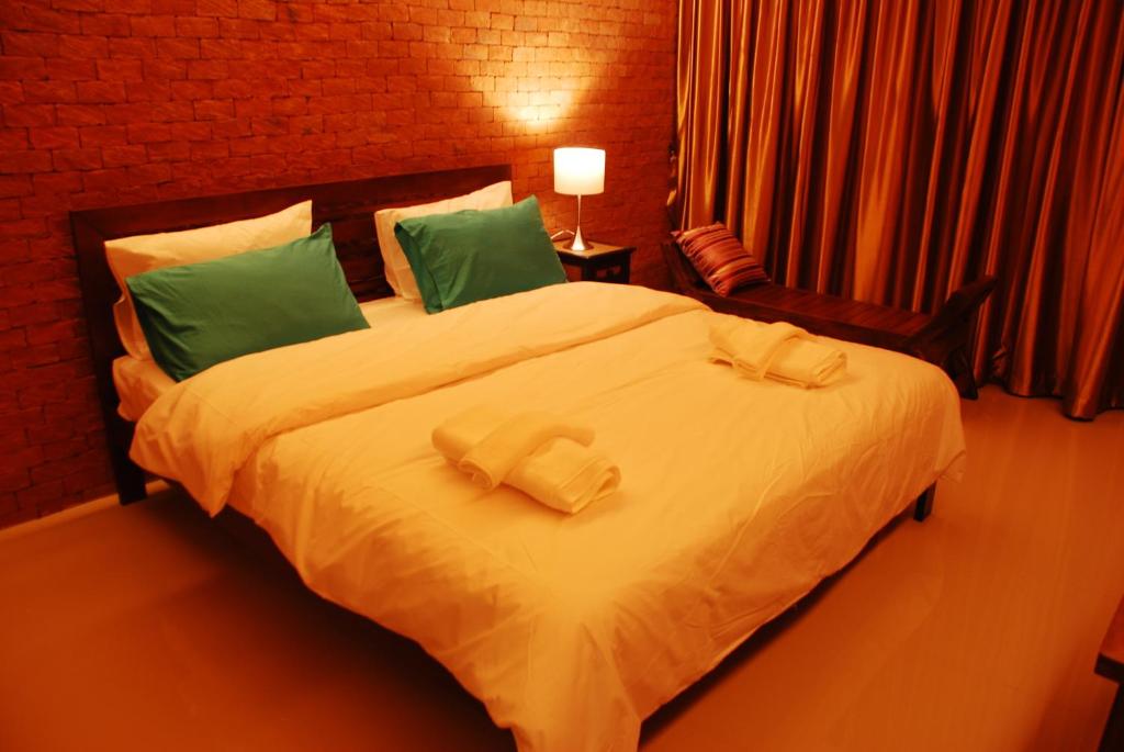 The White Elephant Home - 6