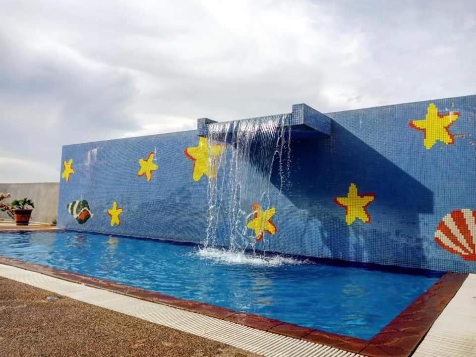 Bazén v ubytování Sekinchan HighLevel SeaView Homestay 高楼 看海 阳台民宿 nebo v jeho okolí