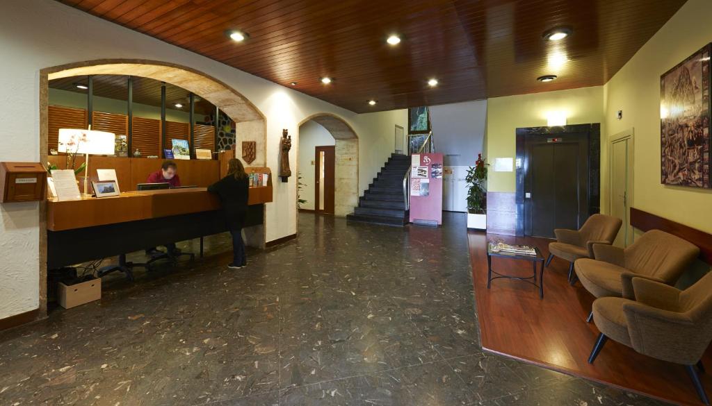 El vestíbulo o zona de recepción de Hotel Abat Cisneros Montserrat