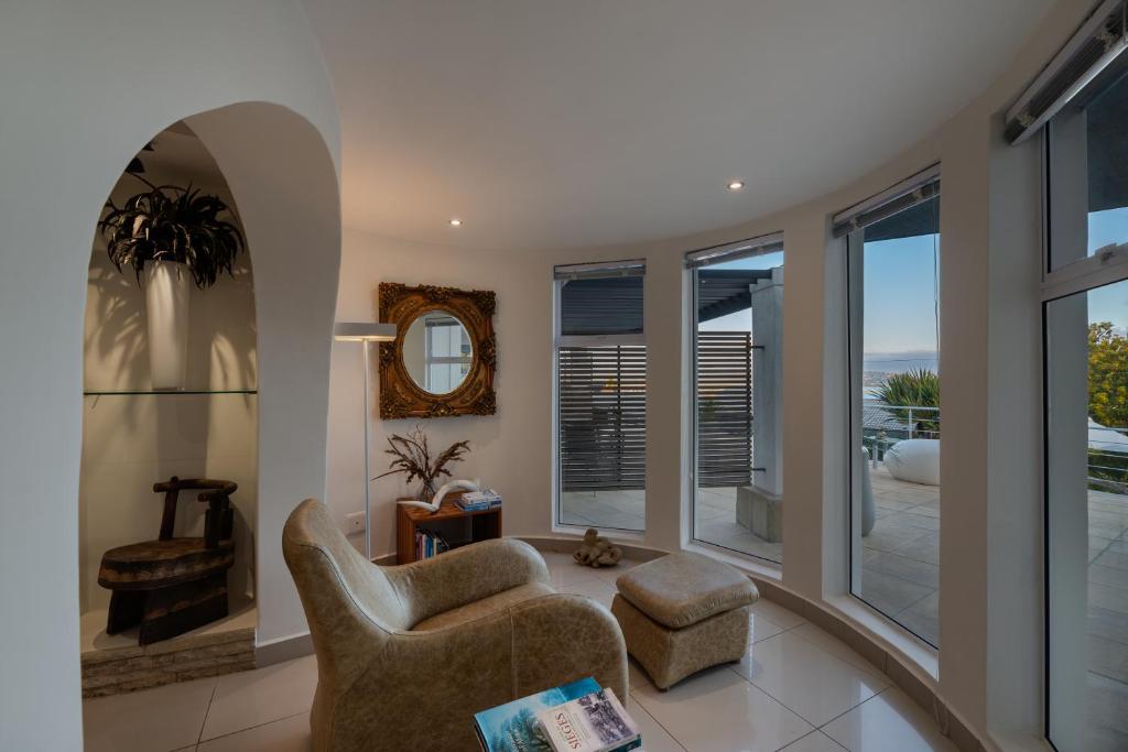 Posezení v ubytování Villa Afrikana Guest Suites by Knysna Paradise Collection