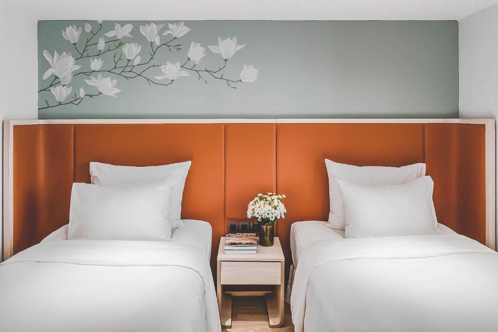 Postel nebo postele na pokoji v ubytování Hanoi Le Jardin Hotel & Spa