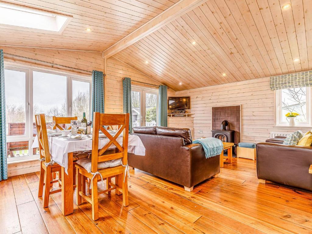 a living room with a table and chairs and a couch at Walnut Lodge-uk37595 in Willington