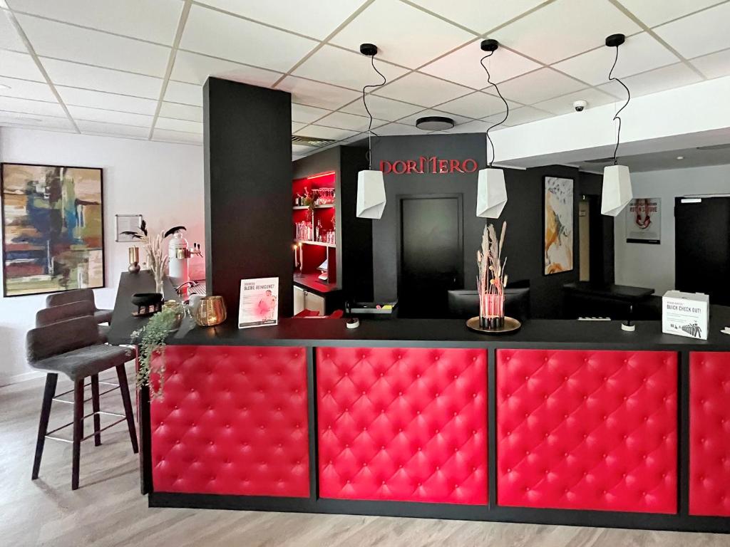 Kuchyň nebo kuchyňský kout v ubytování DORMERO Hotel Hoyerswerda