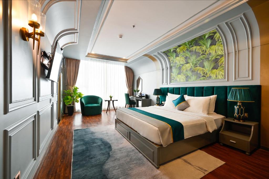 Studio Suite Bathtub City View