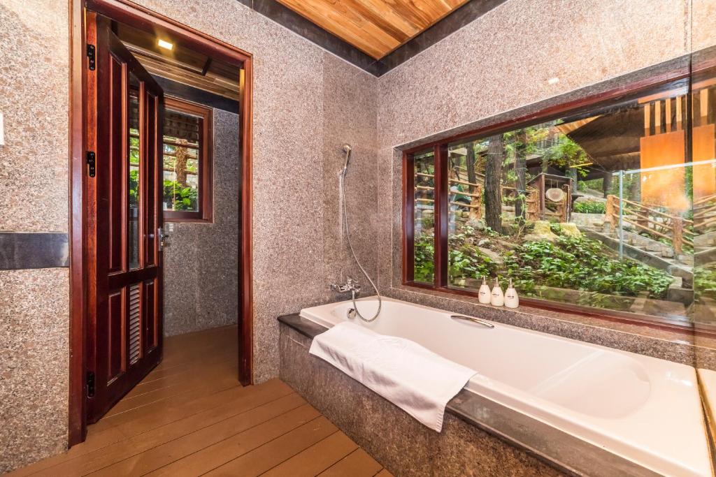 Bungalow Deluxe
