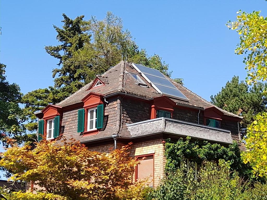 a house with a roof with a solar panel on it at Unterm Tulpenbaum in Müllheim
