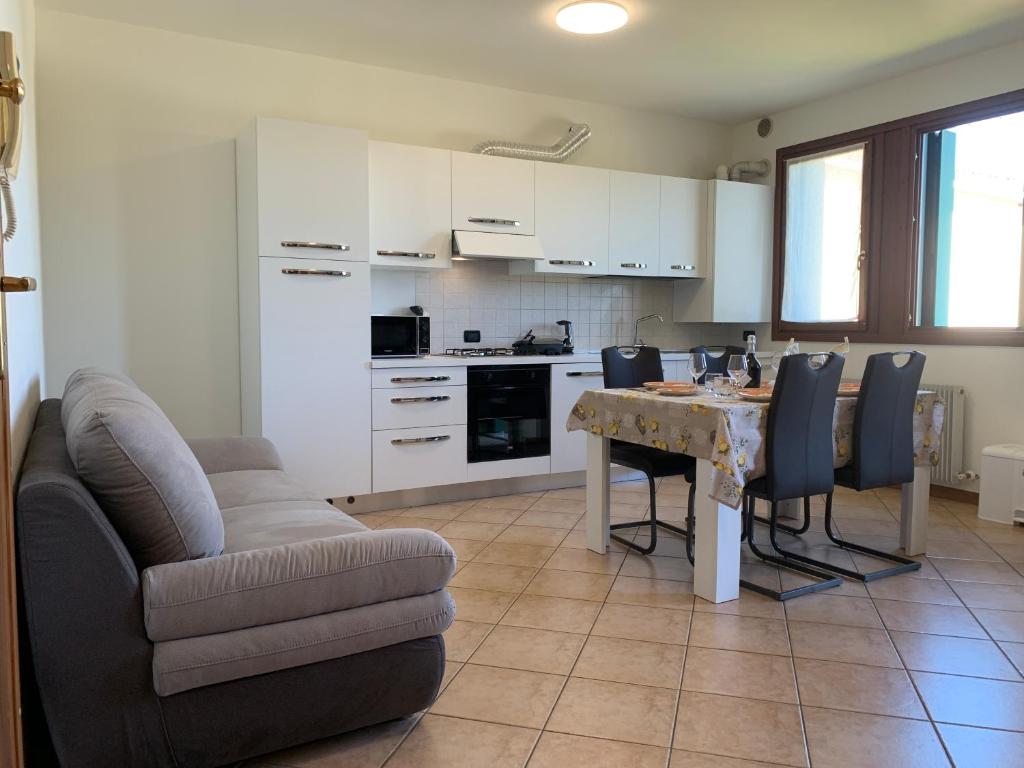 Casa Luna by Holiday World - Housity