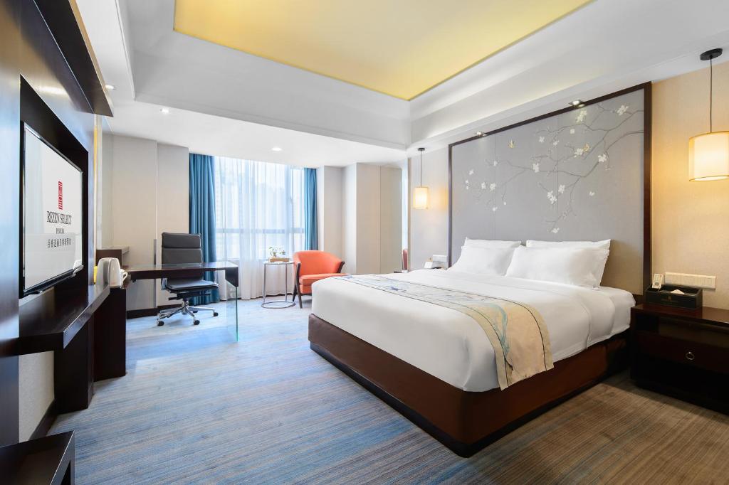 Postel nebo postele na pokoji v ubytování Foshan Rezen Select Pasonda Hotel