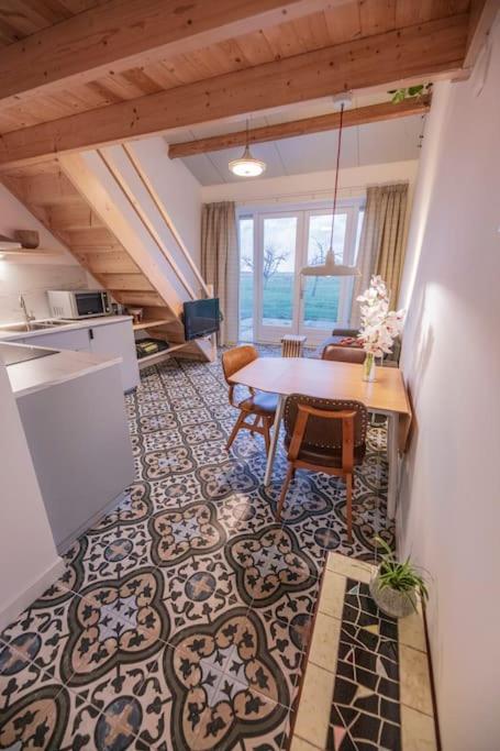 Kuchyň nebo kuchyňský kout v ubytování 't Winkeltje - Vakantiehuisje op boerderij Huize Blokland