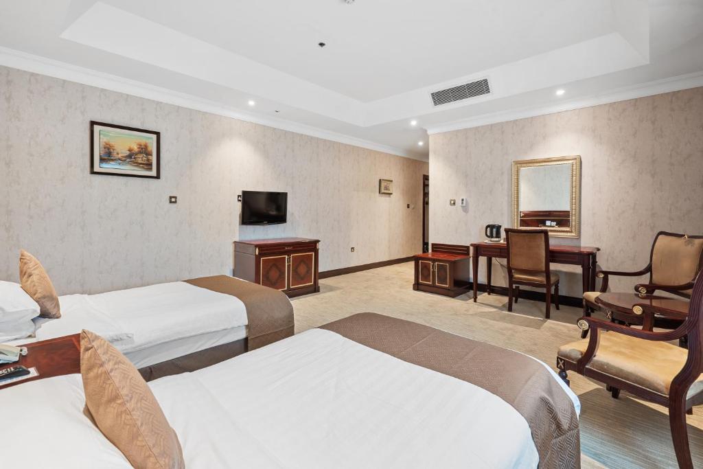 TV i/ili multimedijalni sistem u objektu Chairmen Hotel
