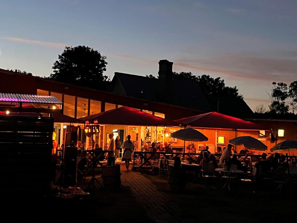 Restaurace v ubytování Hostel Ihre Gård