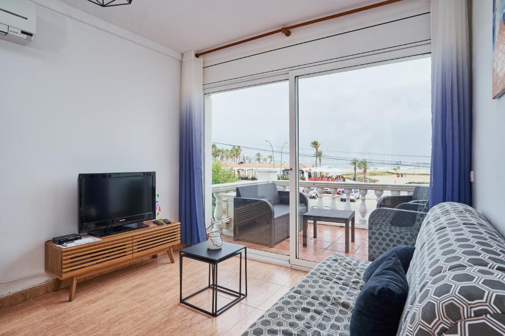 A seating area at WELCS APARTAMENTO 020 EMP en la Playa