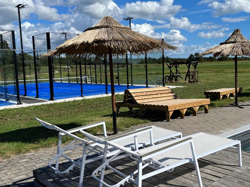 Bazén v ubytování Hostel Ihre Gård nebo v jeho okolí